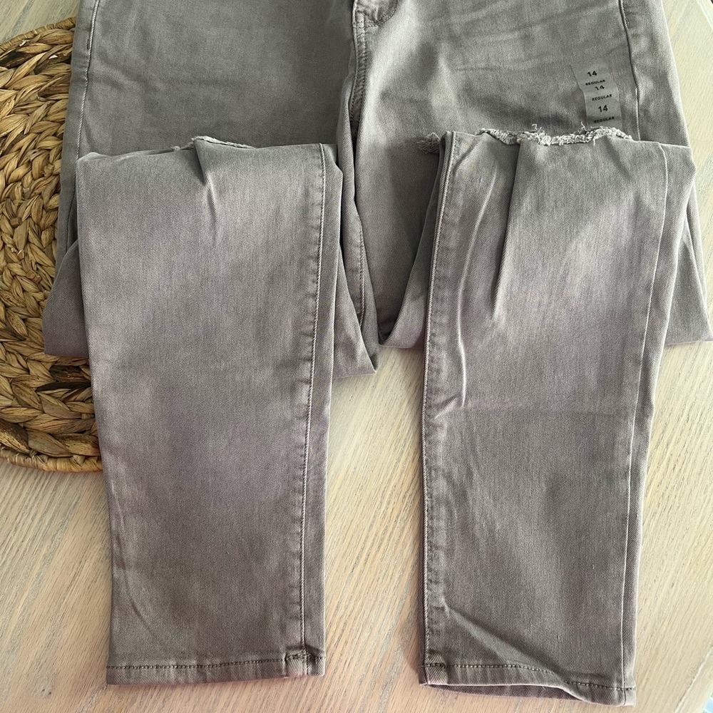 Brand New with tags American Eagle jeans Size 14 regular